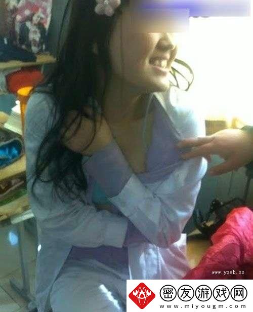 女被c黄扒衣服好爽-友热议：社会风气和性别认知的反思