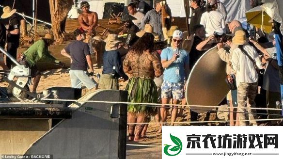 海洋奇缘真人电影首曝路透图巨石强森身材健硕