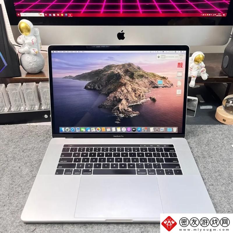 时尚领袖MacBook18笑谈科技圈的潮流风波